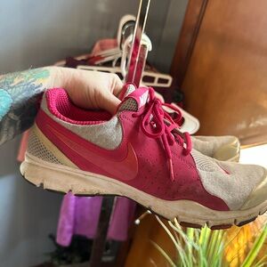 Nike Women's pink  Running Shoes